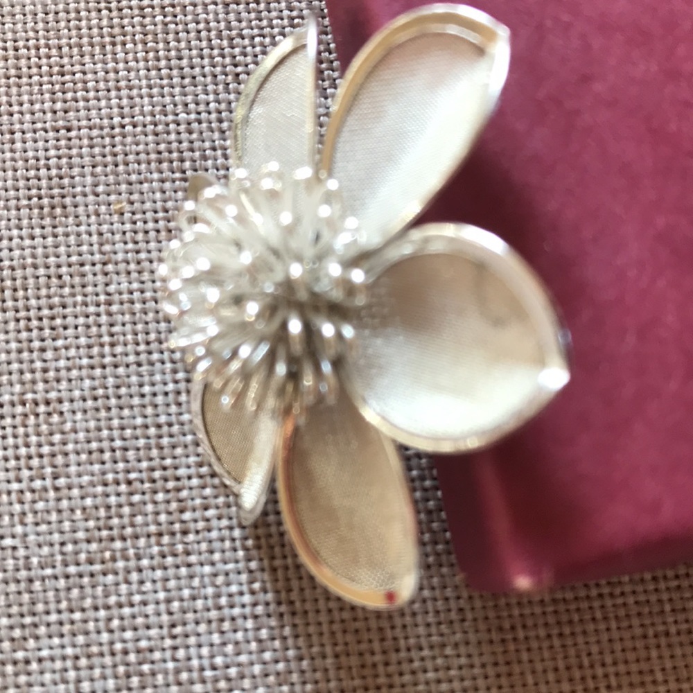 Vintage Silver Flower Pin Brooch - Picture 4 of 4